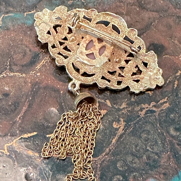 Vintage Genuine Cameo With Tassel Brooch Horizontal Intricate Scroll Design Gold - Picture 11 of 11